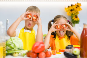 les enfants à la cantine