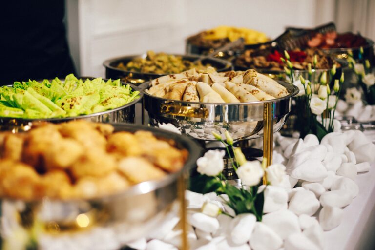 Comment diversifier les menus des cantines avec les cuisines du monde